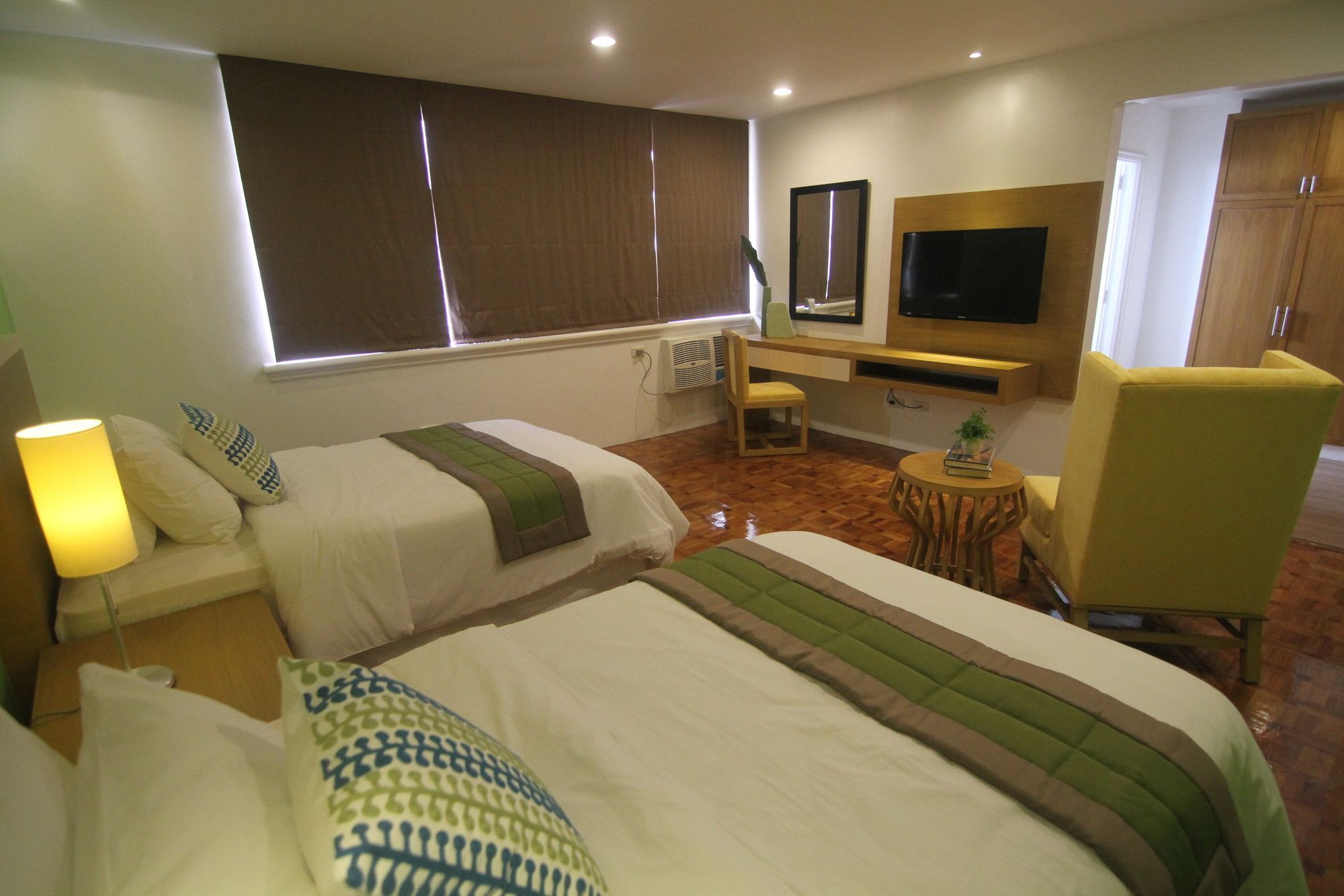 Reddoorz Plus @ Casino Street Makati Макати Экстерьер фото