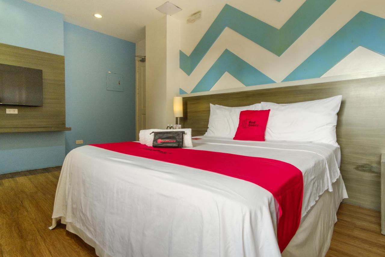 Reddoorz Plus @ Casino Street Makati Макати Экстерьер фото