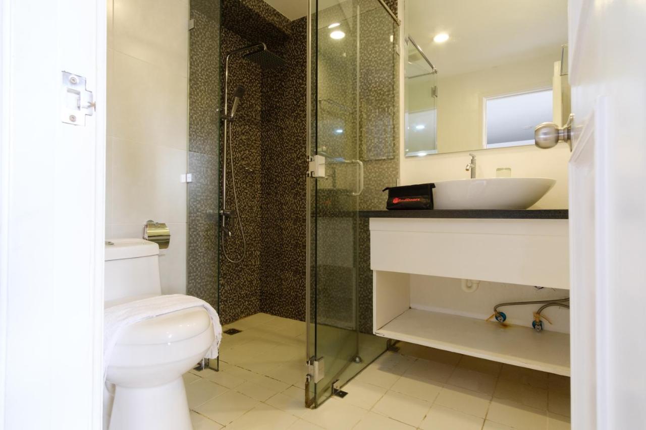 Reddoorz Plus @ Casino Street Makati Макати Экстерьер фото