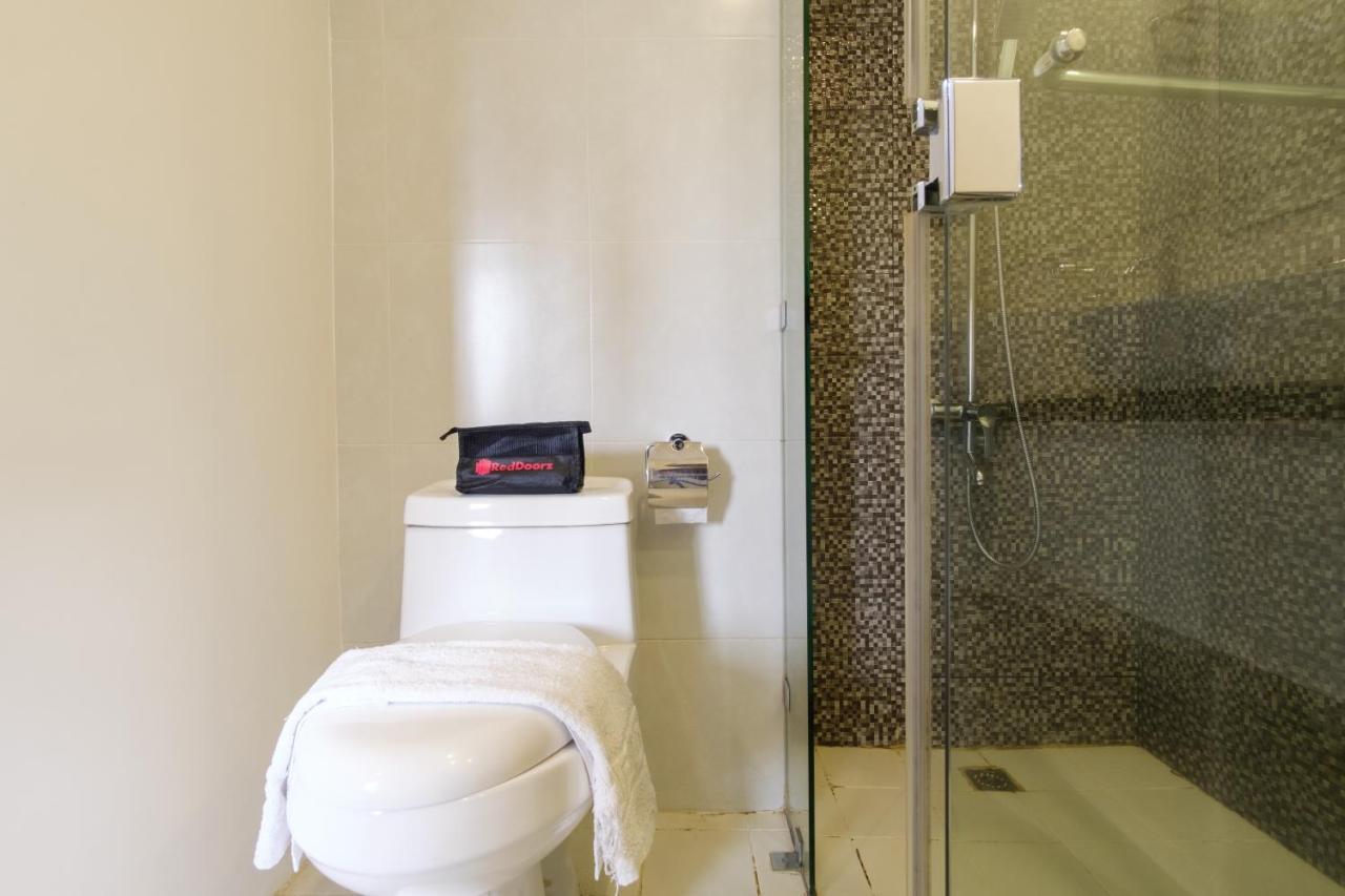 Reddoorz Plus @ Casino Street Makati Макати Экстерьер фото