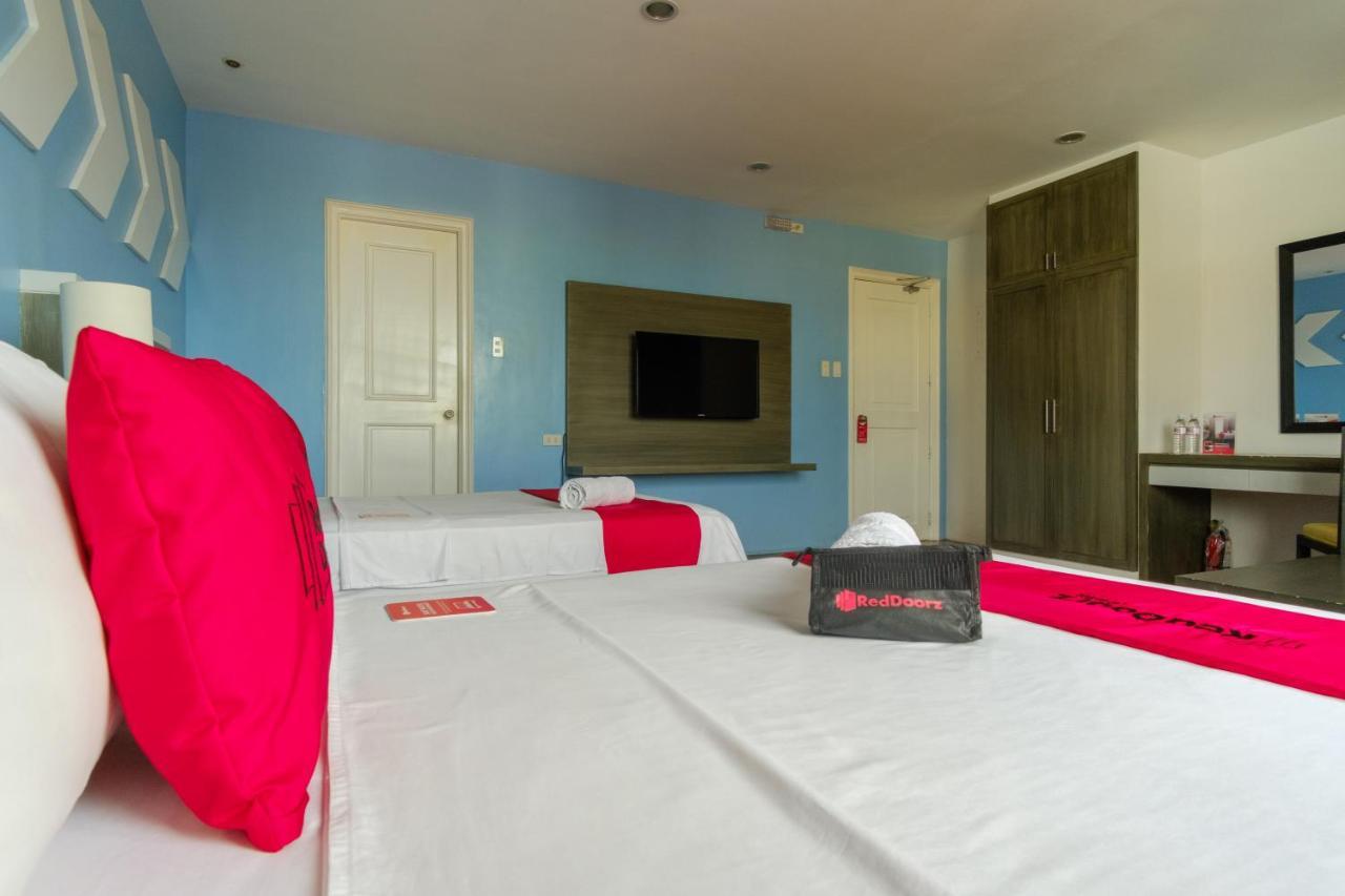Reddoorz Plus @ Casino Street Makati Макати Экстерьер фото