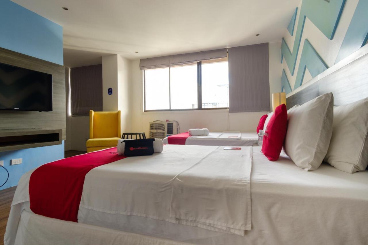 Reddoorz Plus @ Casino Street Makati Макати Экстерьер фото
