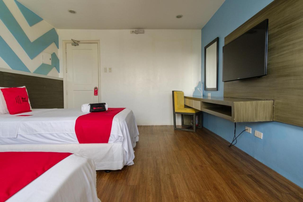 Reddoorz Plus @ Casino Street Makati Макати Экстерьер фото